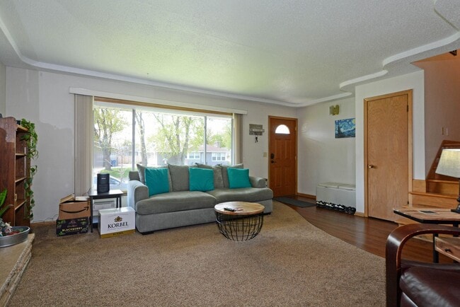 Foto del edificio - Charming 3 Bed, 1.5 Bath Home in Richfield – Private Yard, Garage & Prime Twin Cities Access