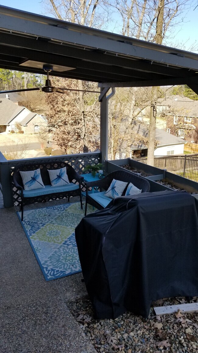 Building Photo - 419 Long Island Dr