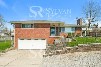 Building Photo - 132 Autumn Dr