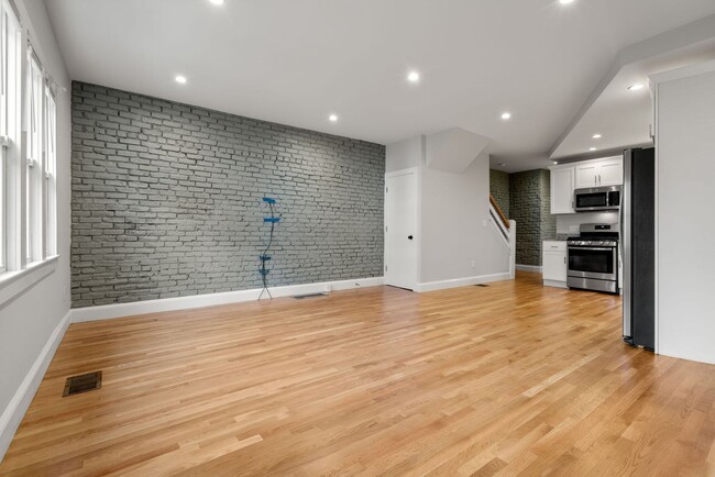 Building Photo - Single Family - Free Laundry - Blocks Clev...