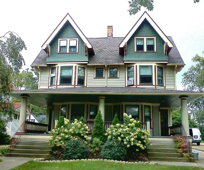 Building Photo - 1439 W Clifton Blvd