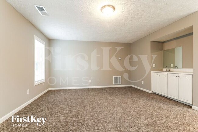 Building Photo - 3985 Fallbrook Dr NW