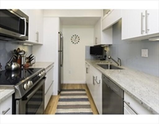 Building Photo - 25 Holly Ln