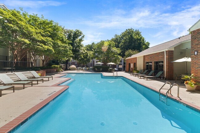 Disfrute del sol junto a nuestra hermosa piscina. - Windsor Oak Creek