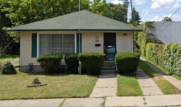 Primary Photo - 16941 Fenton St