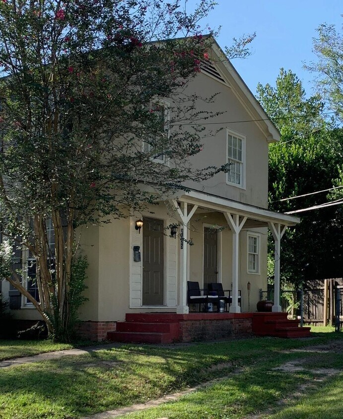 Primary Photo - Great location in Garden District seconds ...