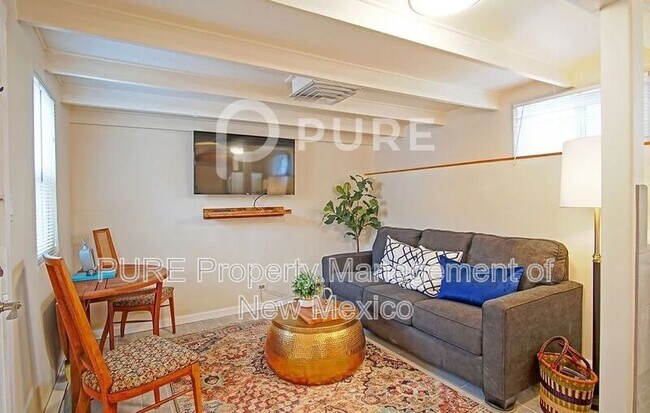 Foto del edificio - 404 Dartmouth Dr NE