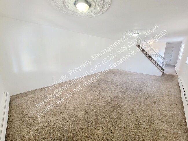 Building Photo - 171 Almond Ln