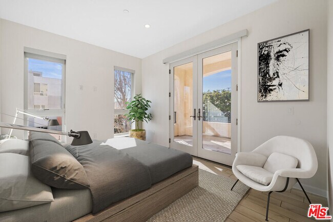 Foto del edificio - 1654 Greenfield Ave