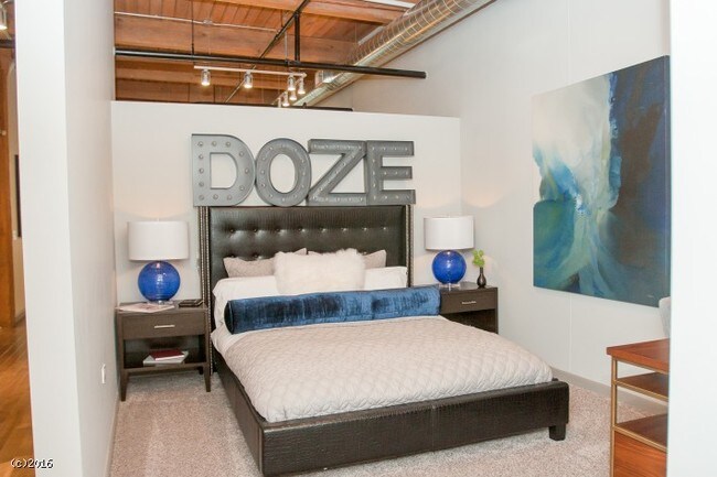 Building Photo - 443 E Illinois St