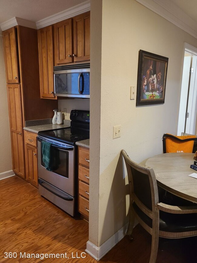 Building Photo - 3 br, 2 bath House - 245 E. Glenn Avenue U...