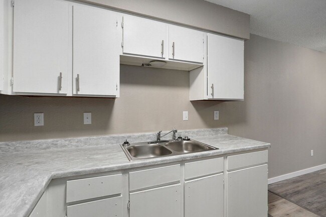 Foto del edificio - 2 BEDROOM 1 BATHROOM APARTMENT FOR RENT