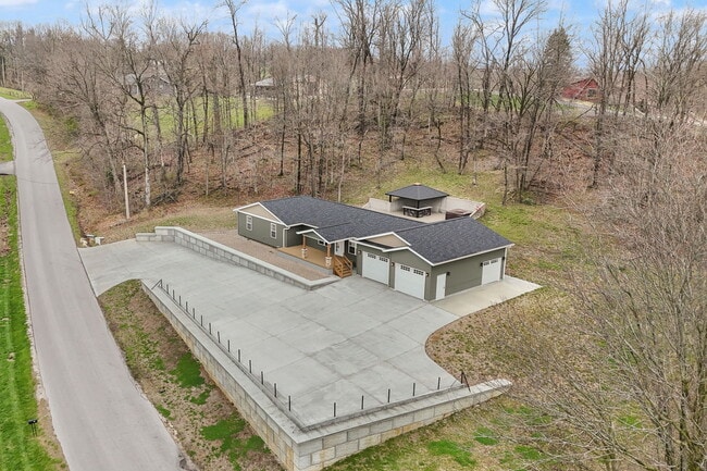 Building Photo - 1578 E 100 N
