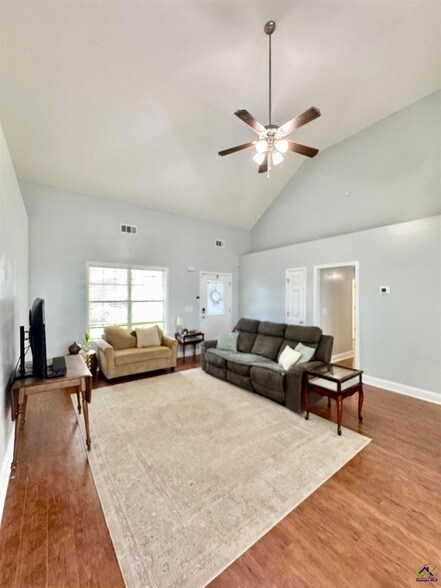 Foto del edificio - 508 Covington Cove