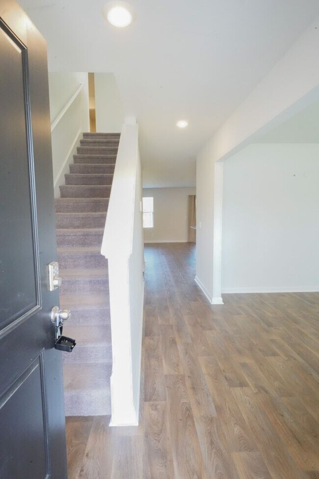 Foto del edificio - Available Now!