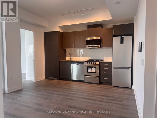 Building Photo - 412-412 Silver Maple Rd