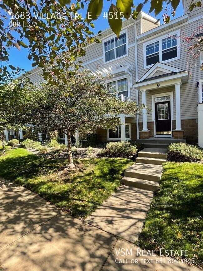 Building Photo - Check this Beautiful Maplewood home out!
