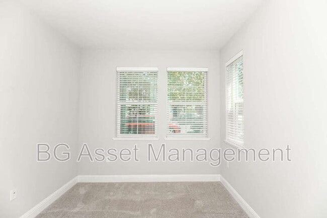 Building Photo - 3138 La Corona Dr