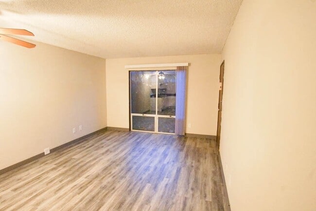 Building Photo - Nicely Renovated One Bedroom Near OHSU Ava...