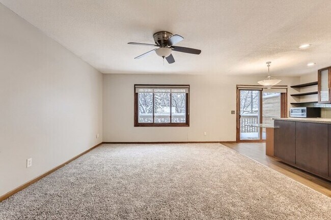 Foto del edificio - 12505 26th Ave N, Plymouth, MN, 55441