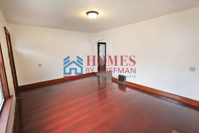 Building Photo - Three Bedroom House | Now Available