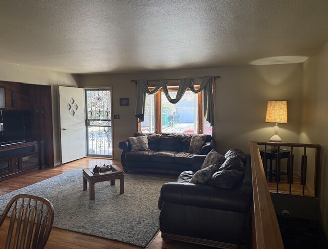 Foto del edificio - Beautiful 3 Bed, 2 Bath Stand-Alone Home | Furnished or Unfurnished Options