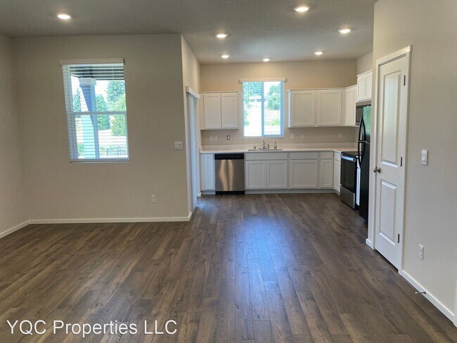 Building Photo - 3 br, 2.5 bath House - 6020 NE 64th Street