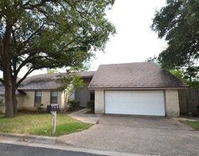Building Photo - 8833 Tallwood Dr