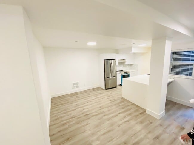 Building Photo - 670 Lombard St