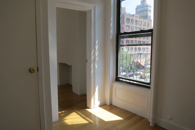 Building Photo - 501 W 45th St