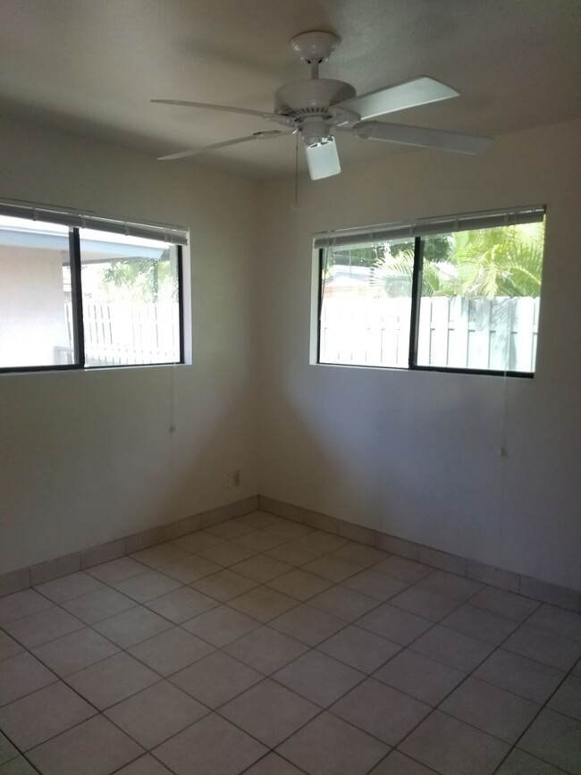 Foto del edificio - 40 Waiohuli St 5-Plex 1 bedroom 1 bath 1 p...