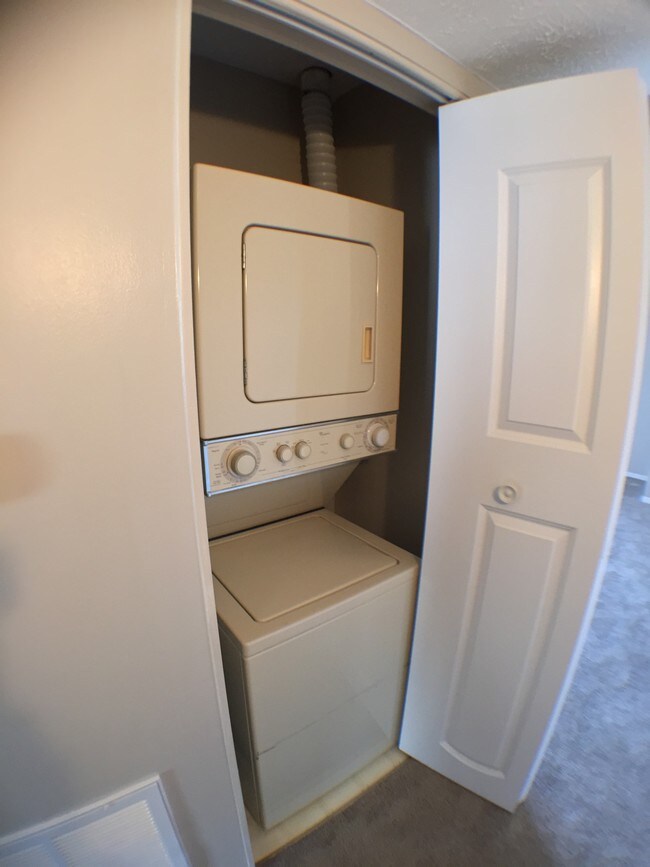 Rainbow Circle Apartments Apartments in Bloomington, IL