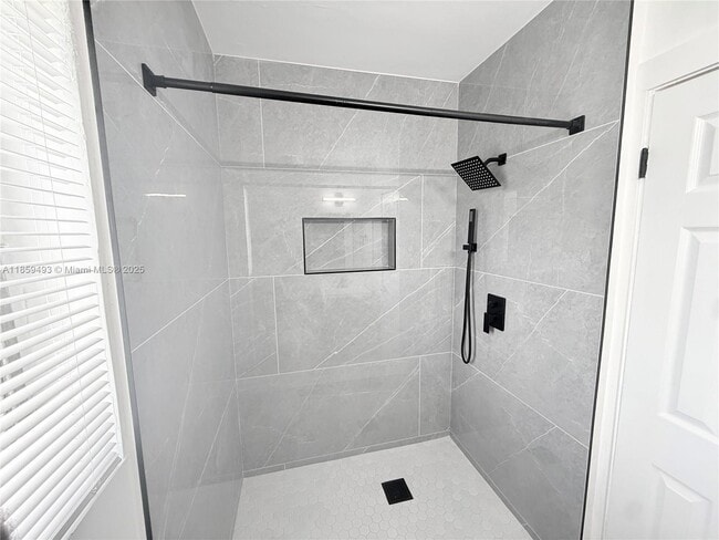Building Photo - 254 E Dania Beach Blvd