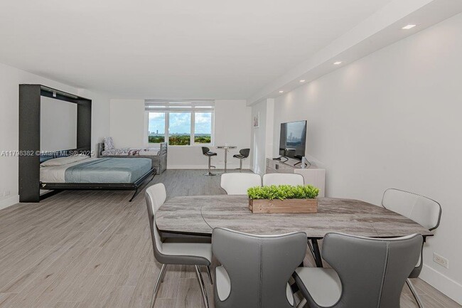 Foto del edificio - 2301 Collins Ave