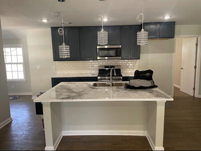 Foto del edificio - 4 Bedroom Single Family Home in Atlanta