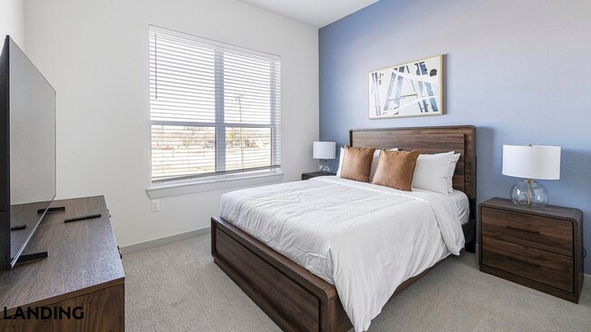 Building Photo - 1345 E 15th St