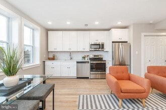 Building Photo - 2825 W Girard Ave