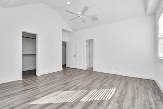 Building Photo - 9024 Laverne Laurel Ln