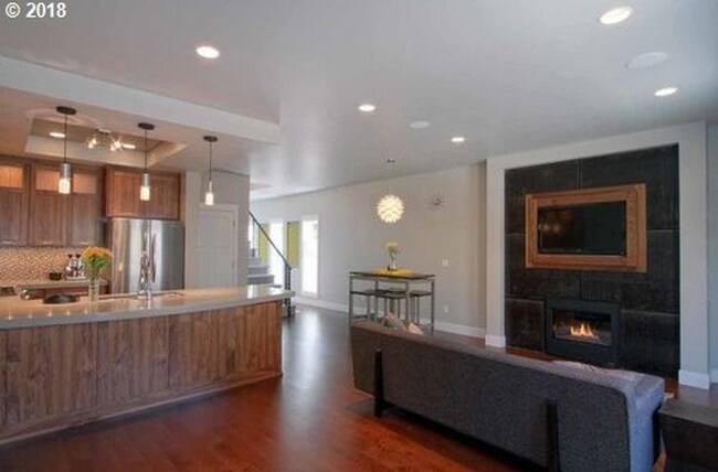 Photo - 1534 Charnelton Alley House