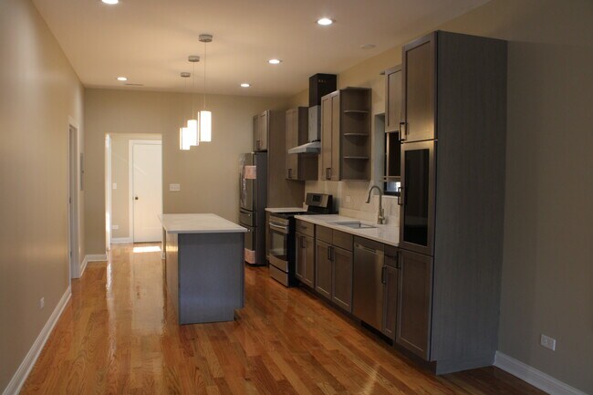 Kitchen Island - 4343 N Ashland Ave