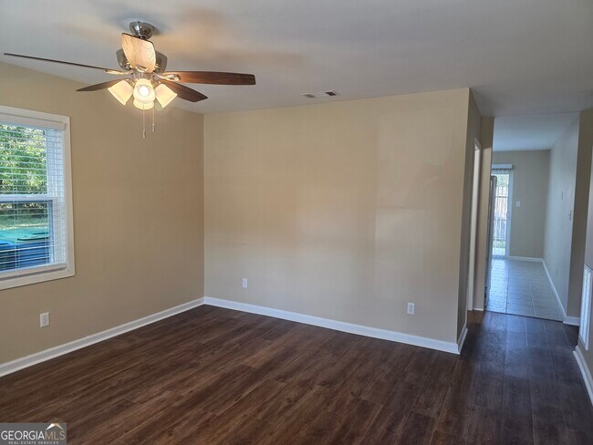 Foto del edificio - 312 W 5th St