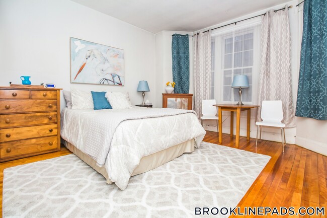 Building Photo - 1253 Beacon St