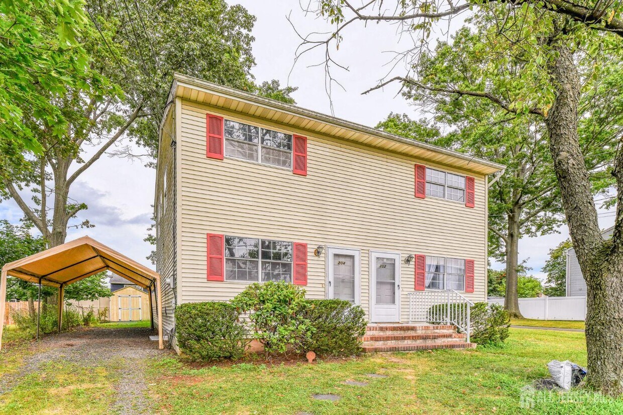 Primary Photo - 204 Wilton Ave