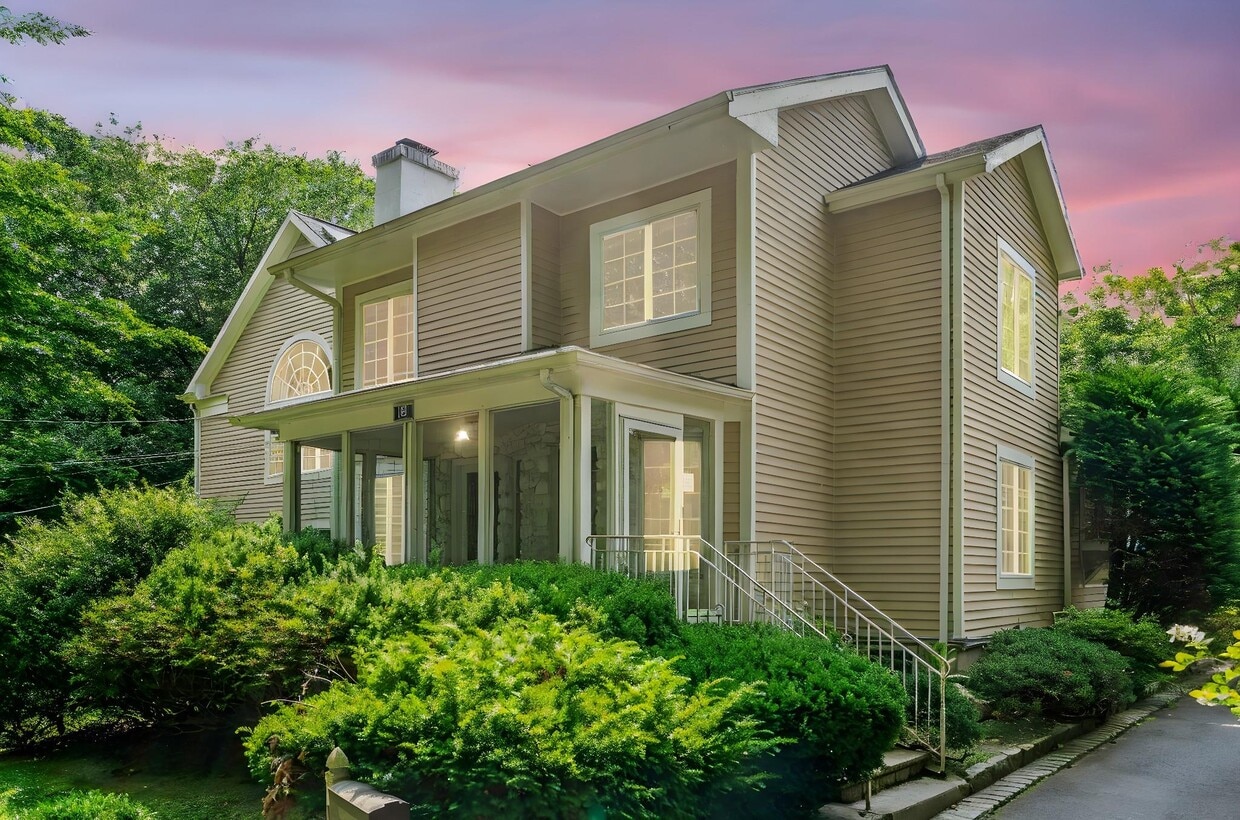 Foto principal - 150 Saxon Wood Rd