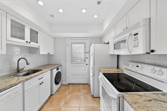 Foto del edificio - 6815 Edgewater Dr