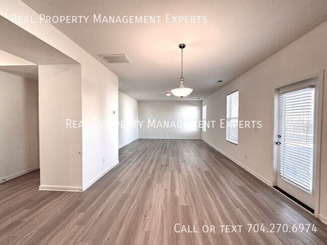 Foto del edificio - 3415 Selwyn Landing Dr