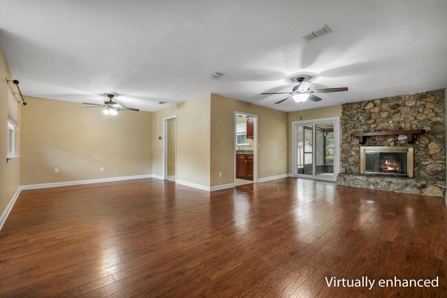 Foto del edificio - 5831 Split Oak Ln