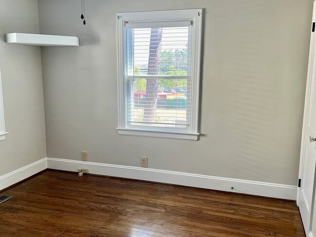 Building Photo - 435 Rollingwood Cir