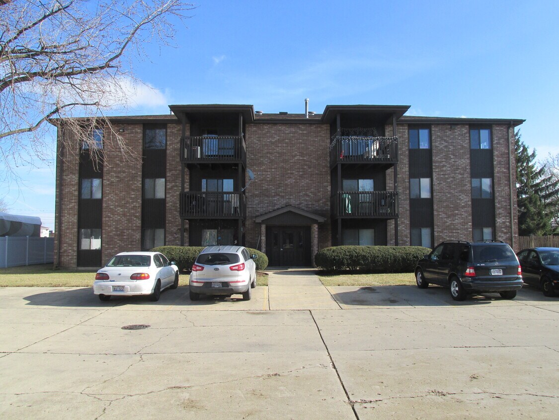 Primary Photo - 240 N Walnut St