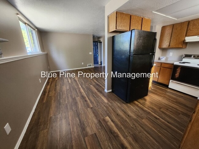 Building Photo - 322 Fredregill Rd